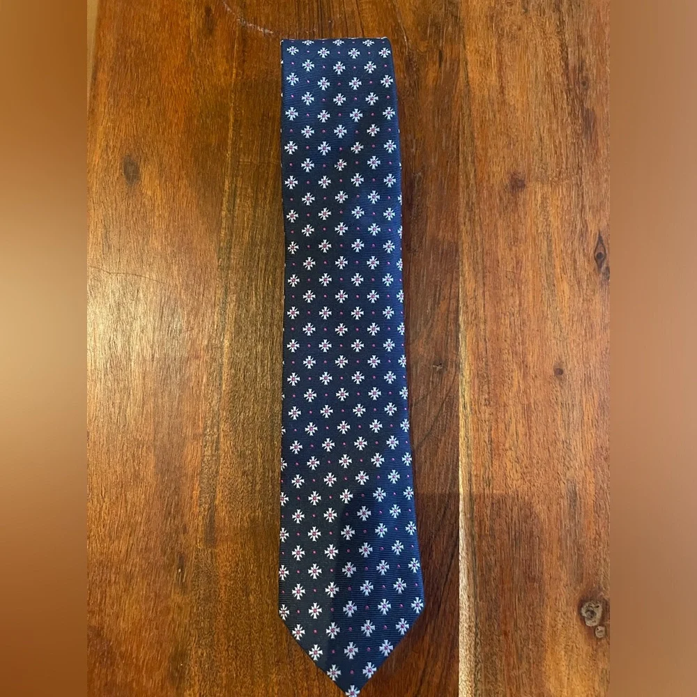 J Crew 100% Silk Foulard Neck Tie. New with tag.